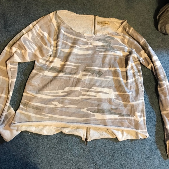 Vintage Havana Tops - Vintage Havana Long sleeve sweatshirt